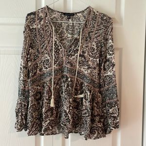 American Eagle bell sleeve shirt